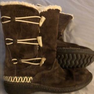 UGG KONA Brown Suede boots with toggles Size 9